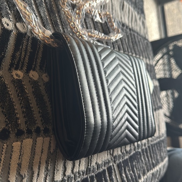 Badgley Mischka Black vegan leather Chevron Quilted Crossbody NWT DEADSTOCK - Picture 8 of 11